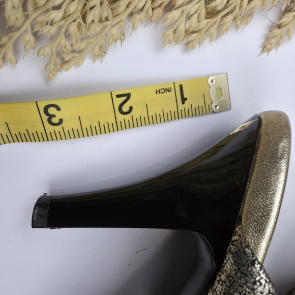 Sofft Women's Gold Sandals Kitten Heels Sz 7½ m - Picture 5 of 7